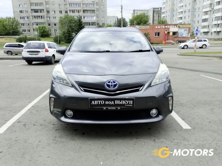 TOYOTA PRIUS ALPHA 2011